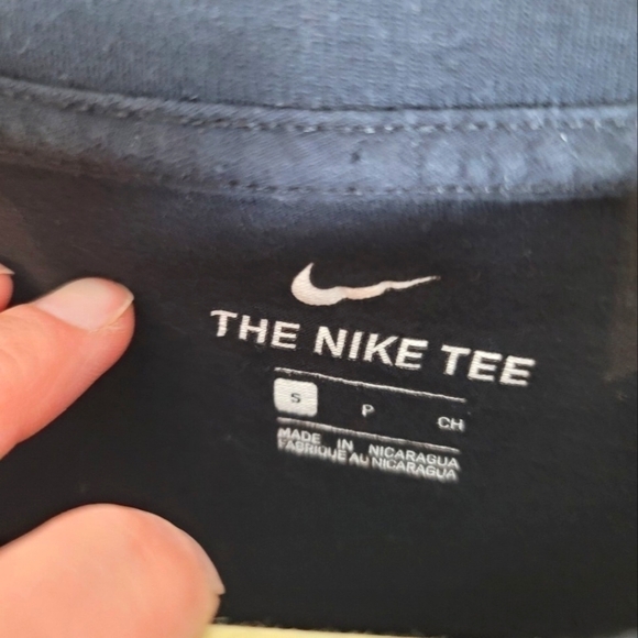 NIKE THE NIKE TEE IN BLACK, SZ SMALL - Picture 4 of 6
